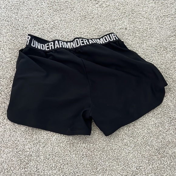 Under Armour Shorts - Picture 2 of 2